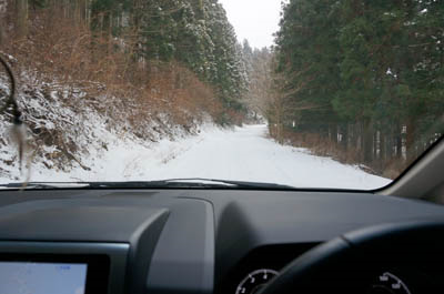 雪の上林林道