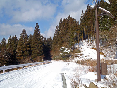 雪の上林林道