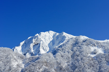 雪の三鈷峰