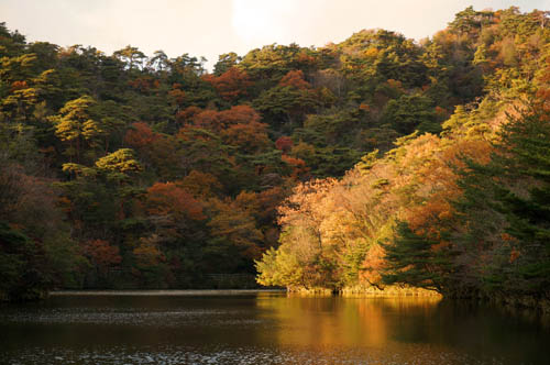 紅葉の穂高湖