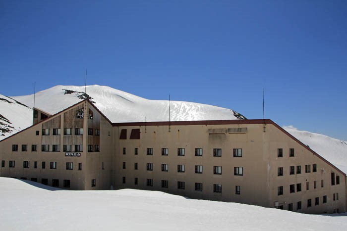 雪のホテル立山