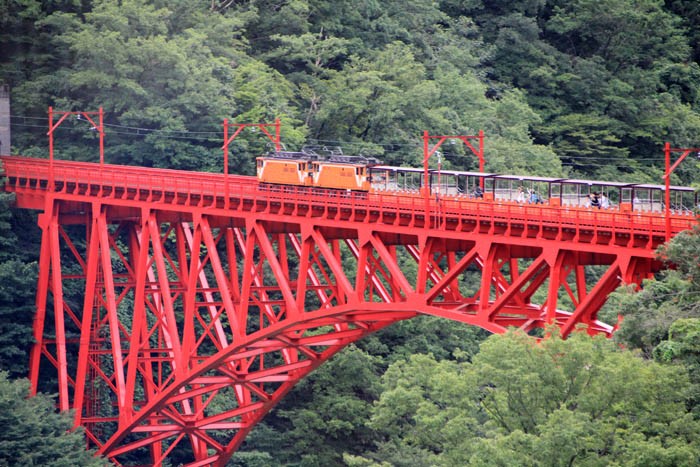 山彦橋とトロッコ電車