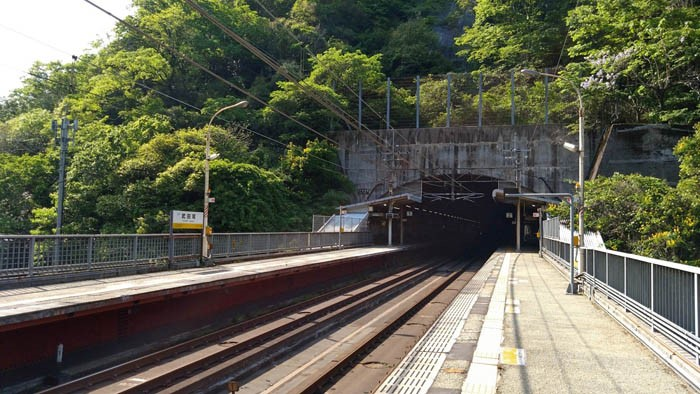 トンネルまで続く武田尾駅