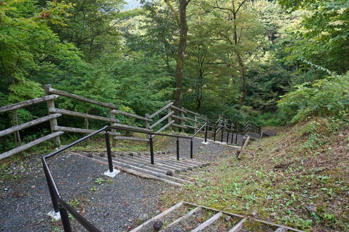 熊ノ平駅への階段