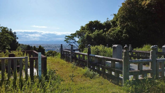 十代藩主・蜂須賀重喜の墓からの徳島の眺め