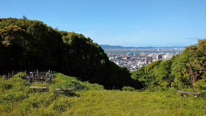 十代藩主・蜂須賀重喜の墓からの徳島の眺め