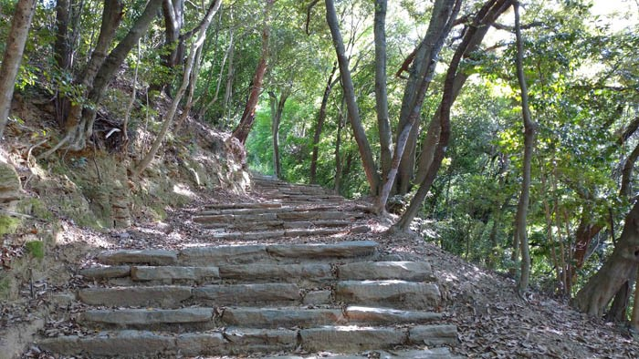 徳島藩主蜂須賀家墓所の階段