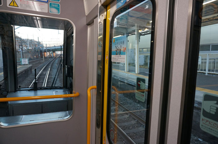 塩屋駅を出発する初日の出電車