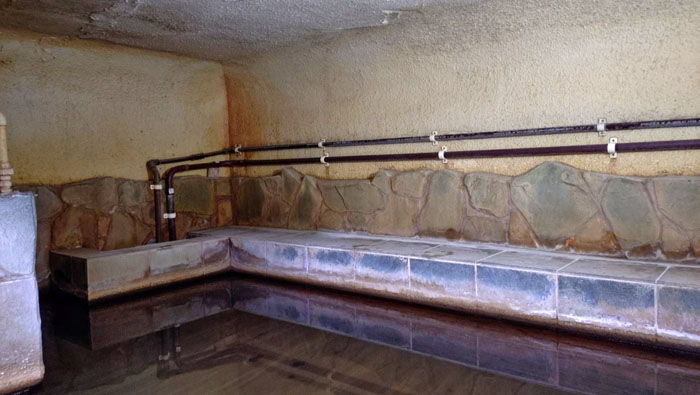 駅前高等温泉あつ湯半地下風呂