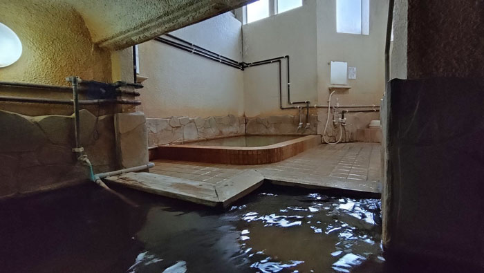 駅前高等温泉あつ湯