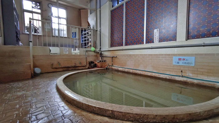 駅前高等温泉ぬる湯