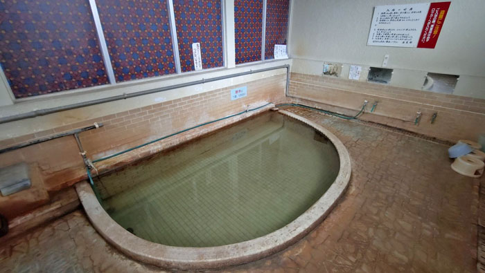 駅前高等温泉ぬる湯